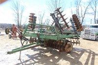 John Deere 235 23FT Disc, Hydraulic Fold up Wings,