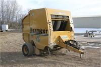 Vermeer 605XL Round Baler with Accu-Bale