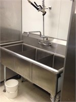 Three Bay Sink with Sprayer Faucet