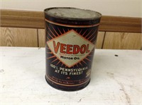 Early Veedol 1 QT motor oil cans