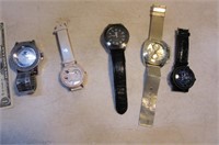 lot 5 Wrist Watches