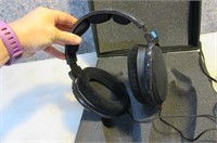 Sennheiser HD600 fancy Headphones w/ Case