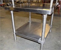 24" STAINLESS STEEL EQUIPMENT STAND