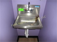 STAINLESS STEEL WALL SINK