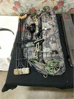 Bear Mauler compound bow with case and arrows 28