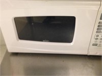 Rival white microwave