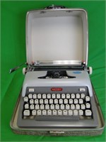 Royal Manual Typewriter in Carry Case