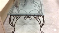 Table w/glass top metal base