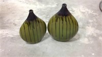 Lot of 2 green vases