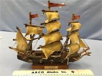Wood model ship, 12" long               (K15)