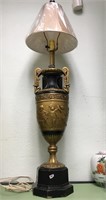 Stunning lamp with dancing cherubs        (K15)