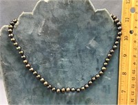 Black freshwater pearl necklace         (2)