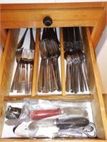 Contents of (3) kitchen drawers to include