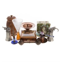 Assorted decorative items