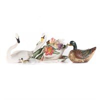 Four water fowl related decorative items