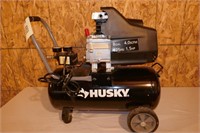 HUSKY 8 GALLON-125 PSI-1.5 HP AIR COMPRESSOR