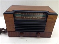 GE Model L-613  AM Shortwave Radio