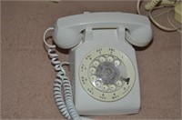 VINTAGE ROTARY DIAL AT&T PHONE