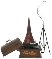 Edison Oak Triumph Phonograph w/ Horn