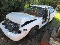 Wrecked 2011 Ford Crown Victoria