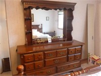 Kroehler 8-Drawer Dresser with Mirror