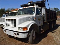 2001 INTERNATIONAL 4900 DT 466E DUMP TRUCK