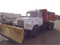 1973 Mack R-600 Single Cab Dump Truck