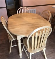 MAPLE DINING  TABLE AND 4 CHAIRS