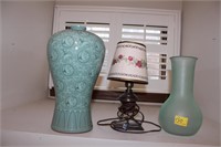 2- VASES AND 1 LAMP