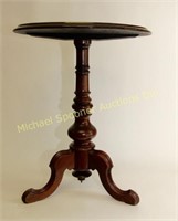 VICTORIAN SOLID WALNUT LAMP TABLE