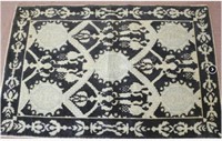 CLASSIC FRENCH STYLE RUG W/ BLACK, WHITE &