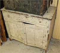 PRIMITIVE PAINTED CHEST W/ 1 DRAWER & DOORS