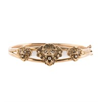 A Victorian Lion Head Bangle Bracelet in Gold