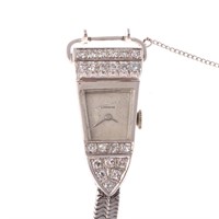 A Lady's Retro Diamond Wrist Watch in White Gold