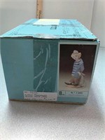 1986 Lladro figurine No. 7602 Little Traveler.