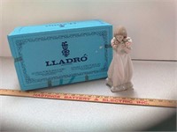 1987 Lladro figurine number 7603 spring bouquets.