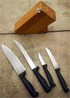Set Of 4 Kitchen Knives In Butcher Block
