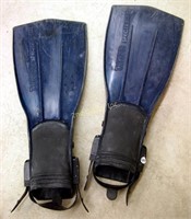 Pair Of Tenka Large Flippers