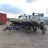 Kinze 2200 12RN planter