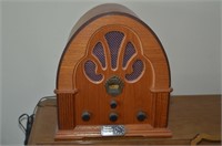 NORMON ROCKWELL AM CATHEDRAL STYLE RADIO