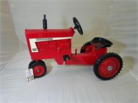 Farmall 806 dsl Pedal Tractor