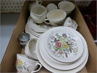 Decorative dish set