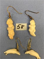 2 pairs of earrings: ivory earrings carved into ot