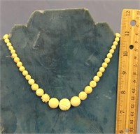 A beautiful ivory bead necklace, 14" long       (a