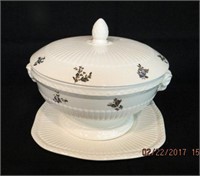 Wedgewood "Conway"  covered vegetable dish and