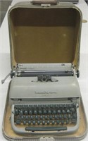 REMINGTON Quiet-Riter Typewriter in Case