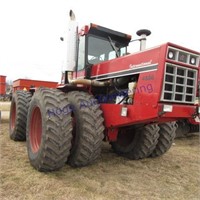 International 4586 4WD tractor,