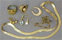 LOT OF GOLD SCRAP JEWELRY