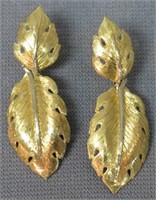 PAIR OF 18K GOLD LEAF FORM EARRINGS