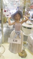 Porcelain Girl Figure Lladro~ Pretty Detail